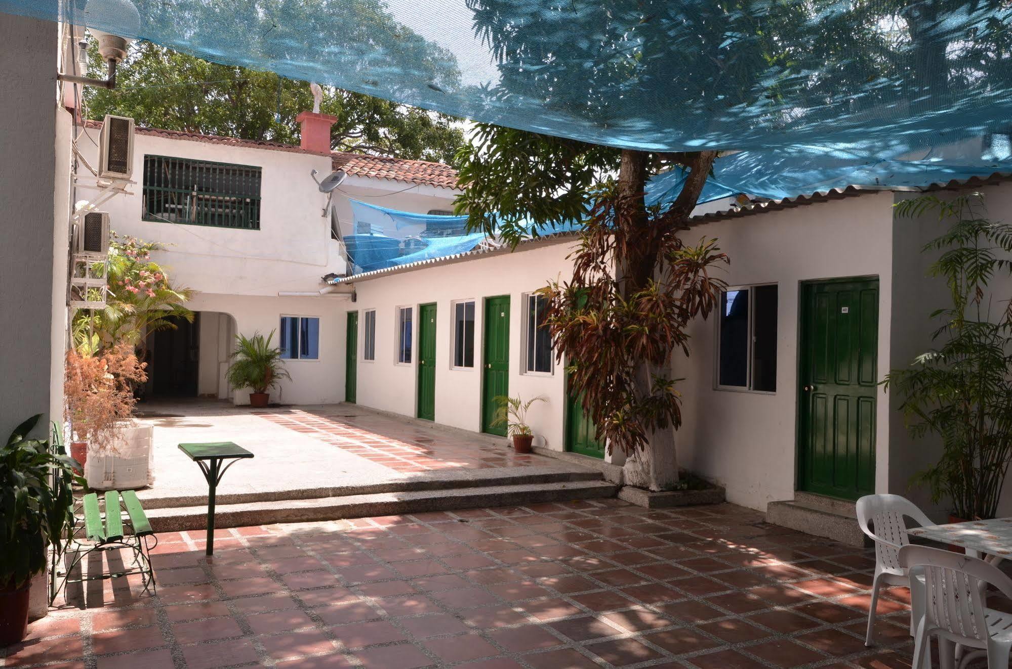 Hotel Vargas Airport Cartagena Ngoại thất bức ảnh
