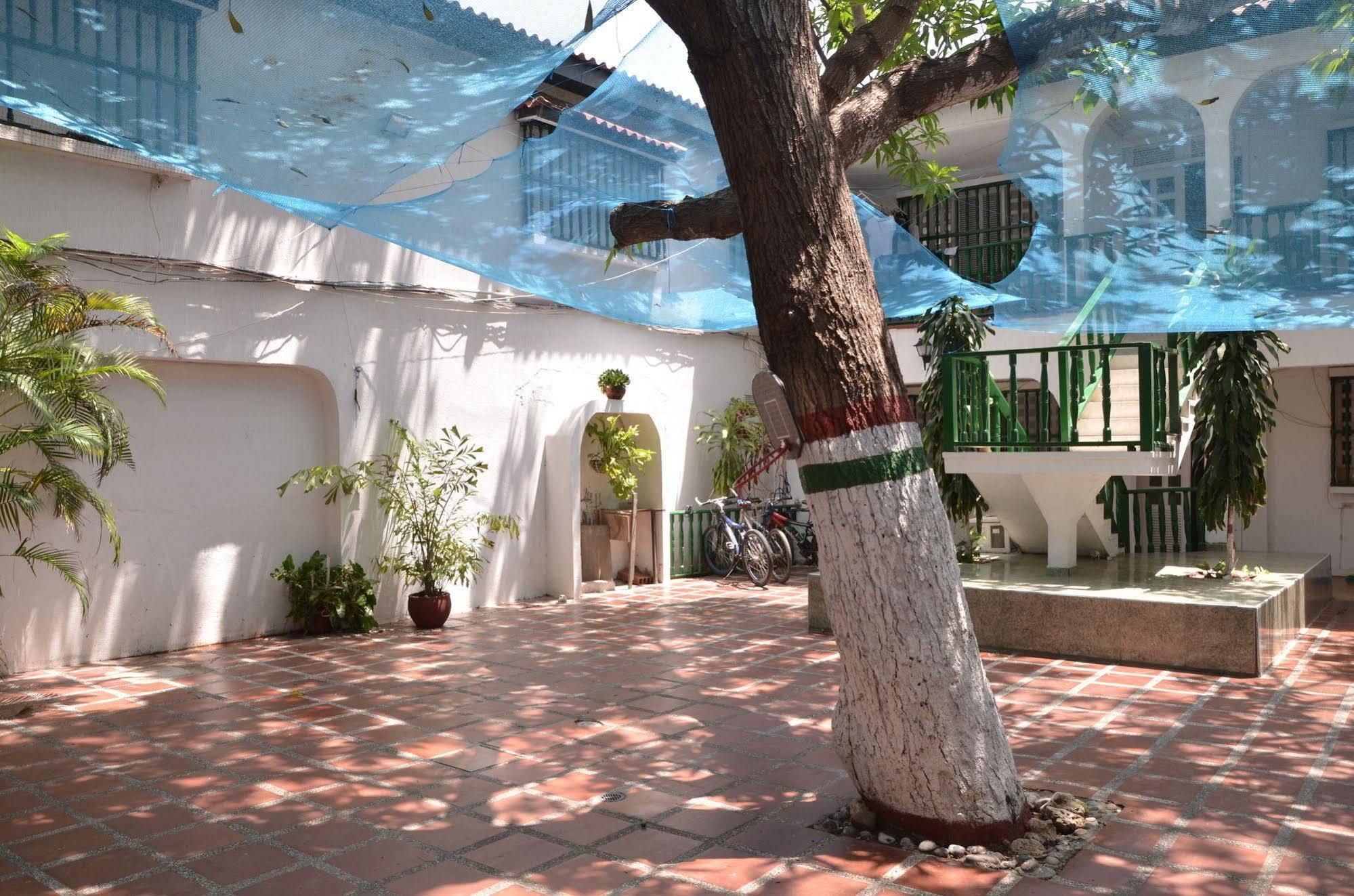 Hotel Vargas Airport Cartagena Ngoại thất bức ảnh
