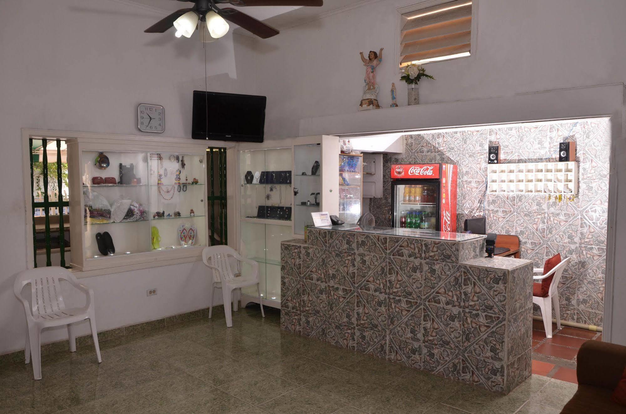 Hotel Vargas Airport Cartagena Ngoại thất bức ảnh
