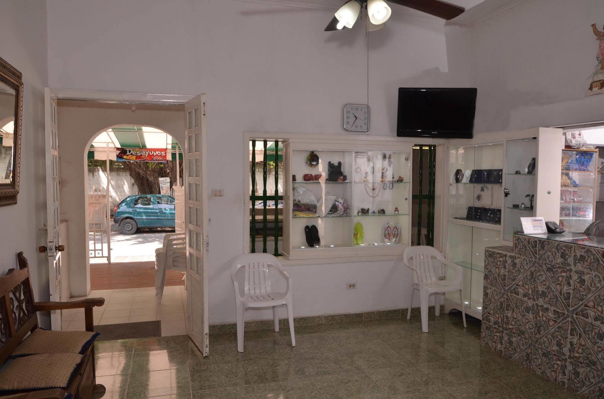 Hotel Vargas Airport Cartagena Ngoại thất bức ảnh