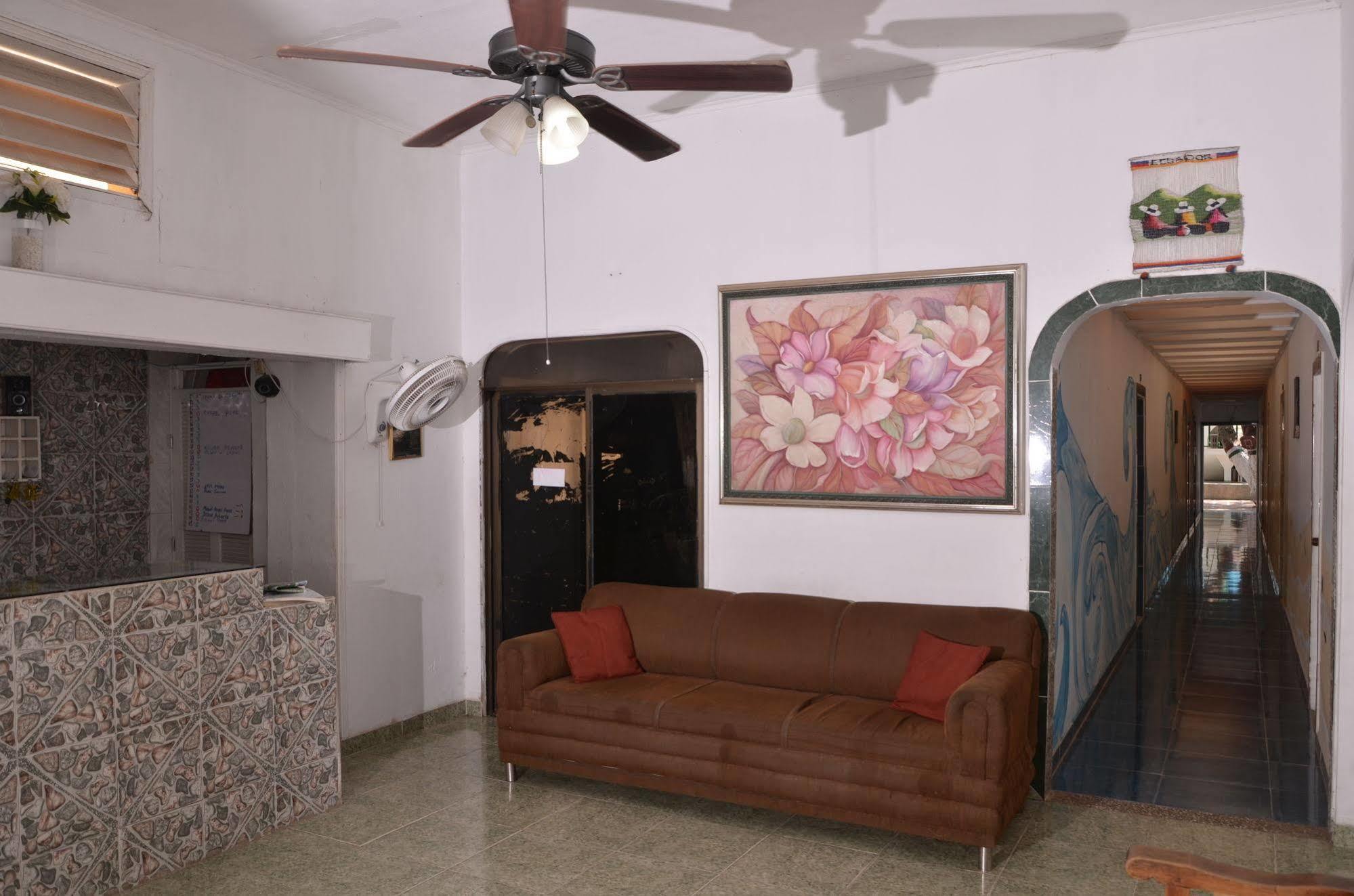 Hotel Vargas Airport Cartagena Ngoại thất bức ảnh