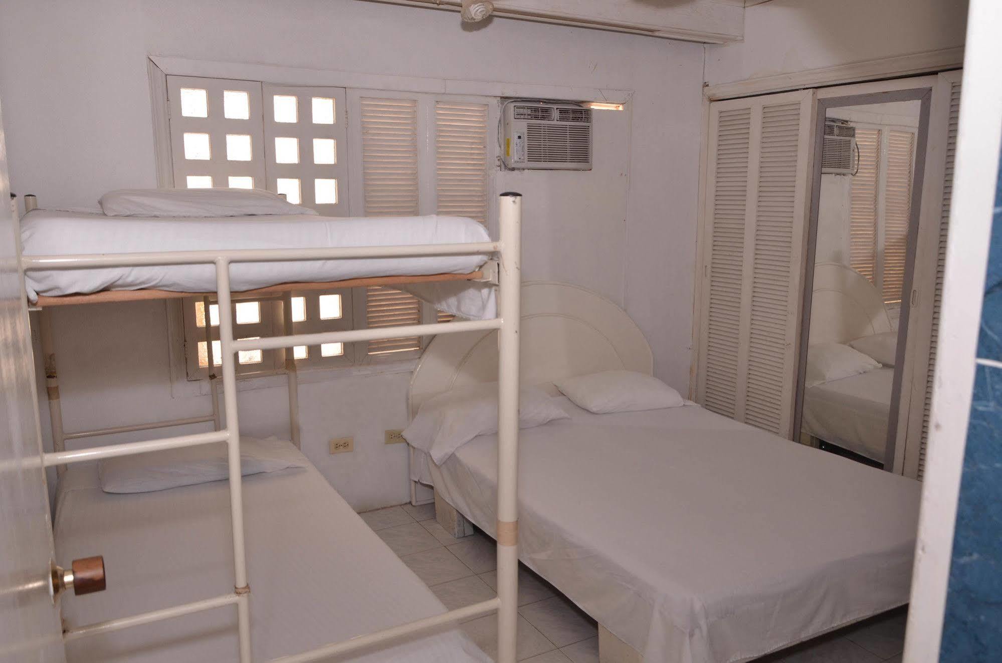Hotel Vargas Airport Cartagena Ngoại thất bức ảnh
