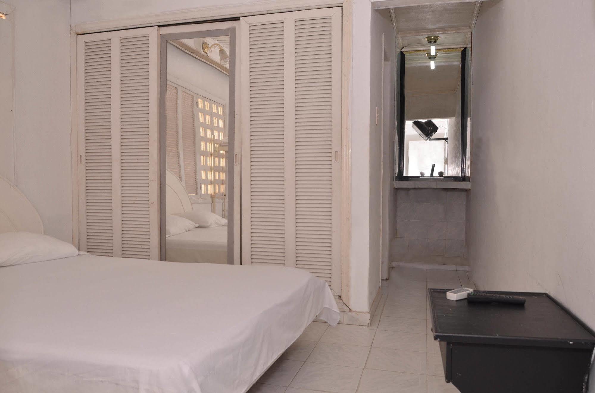 Hotel Vargas Airport Cartagena Ngoại thất bức ảnh