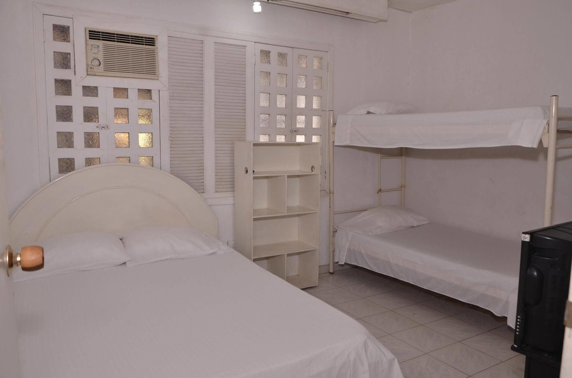 Hotel Vargas Airport Cartagena Ngoại thất bức ảnh