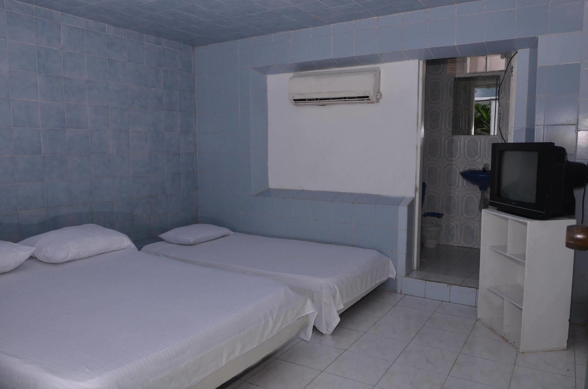 Hotel Vargas Airport Cartagena Ngoại thất bức ảnh