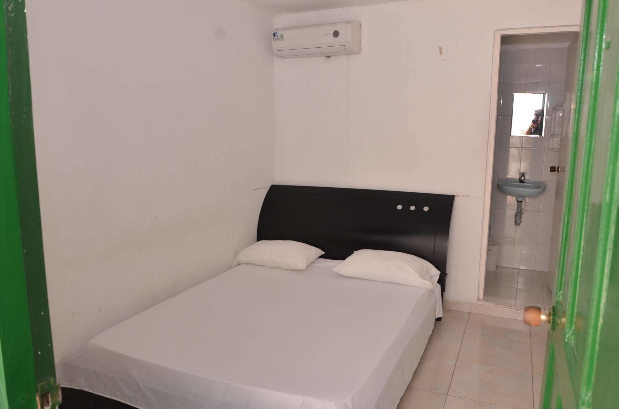 Hotel Vargas Airport Cartagena Ngoại thất bức ảnh