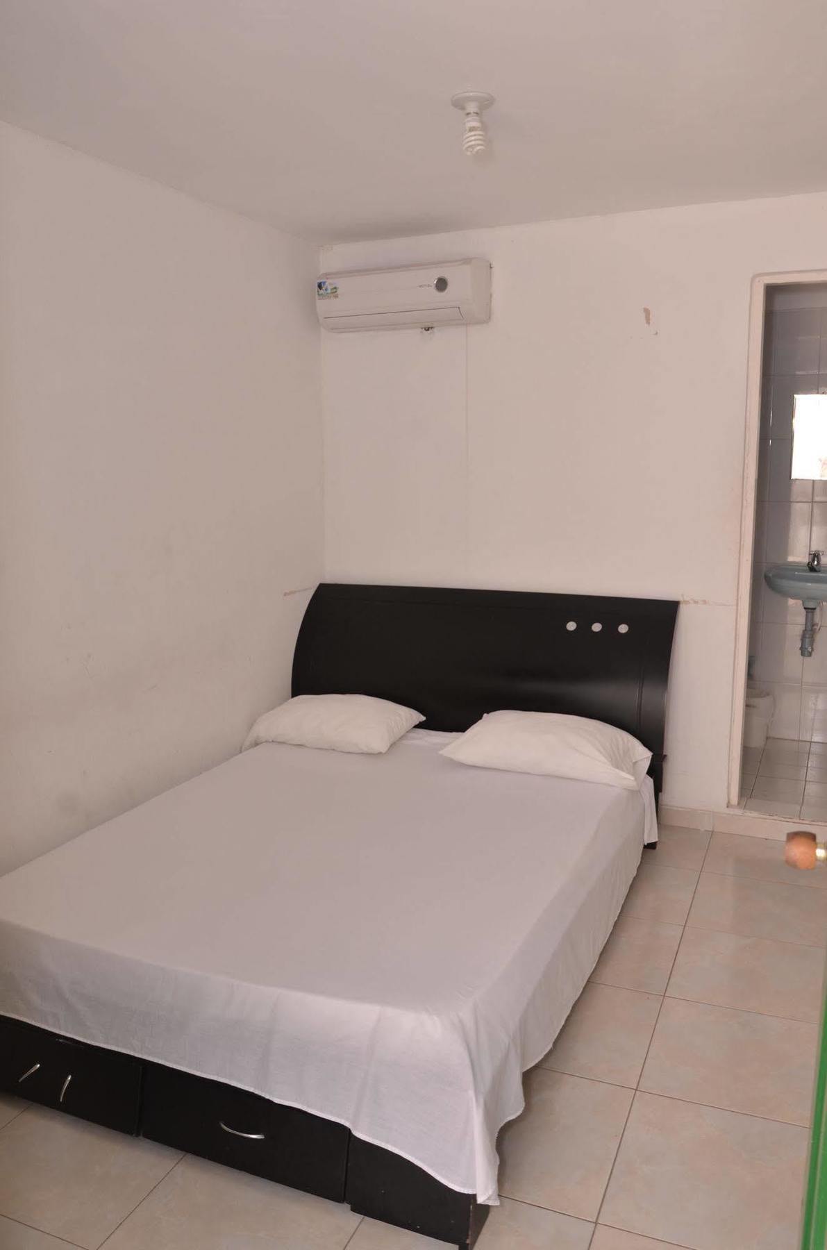 Hotel Vargas Airport Cartagena Ngoại thất bức ảnh