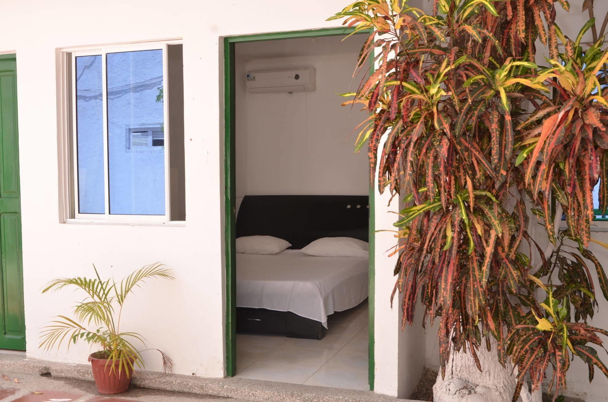 Hotel Vargas Airport Cartagena Ngoại thất bức ảnh