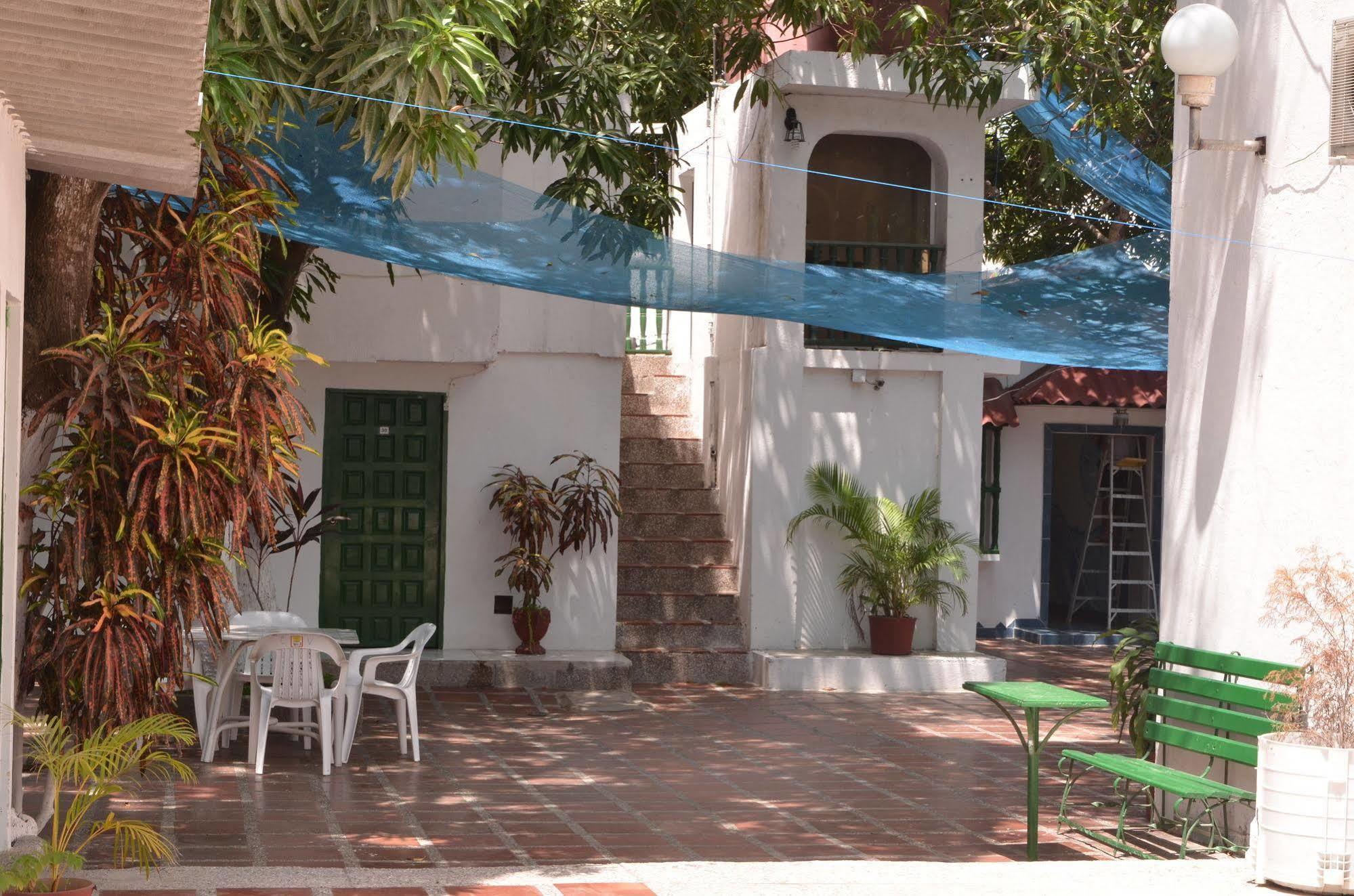 Hotel Vargas Airport Cartagena Ngoại thất bức ảnh